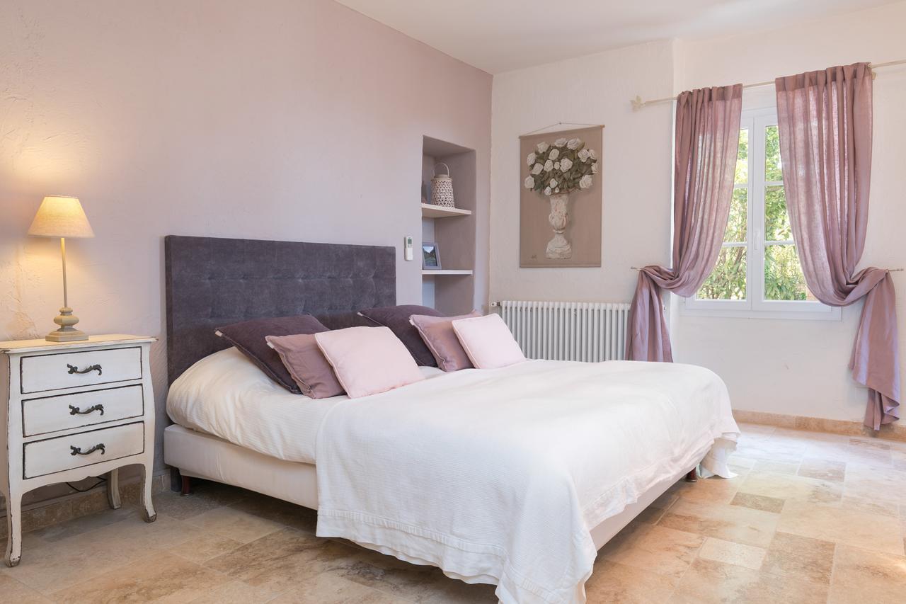 Chateau Des Bertrands Le Cannet des Maures Bagian luar foto