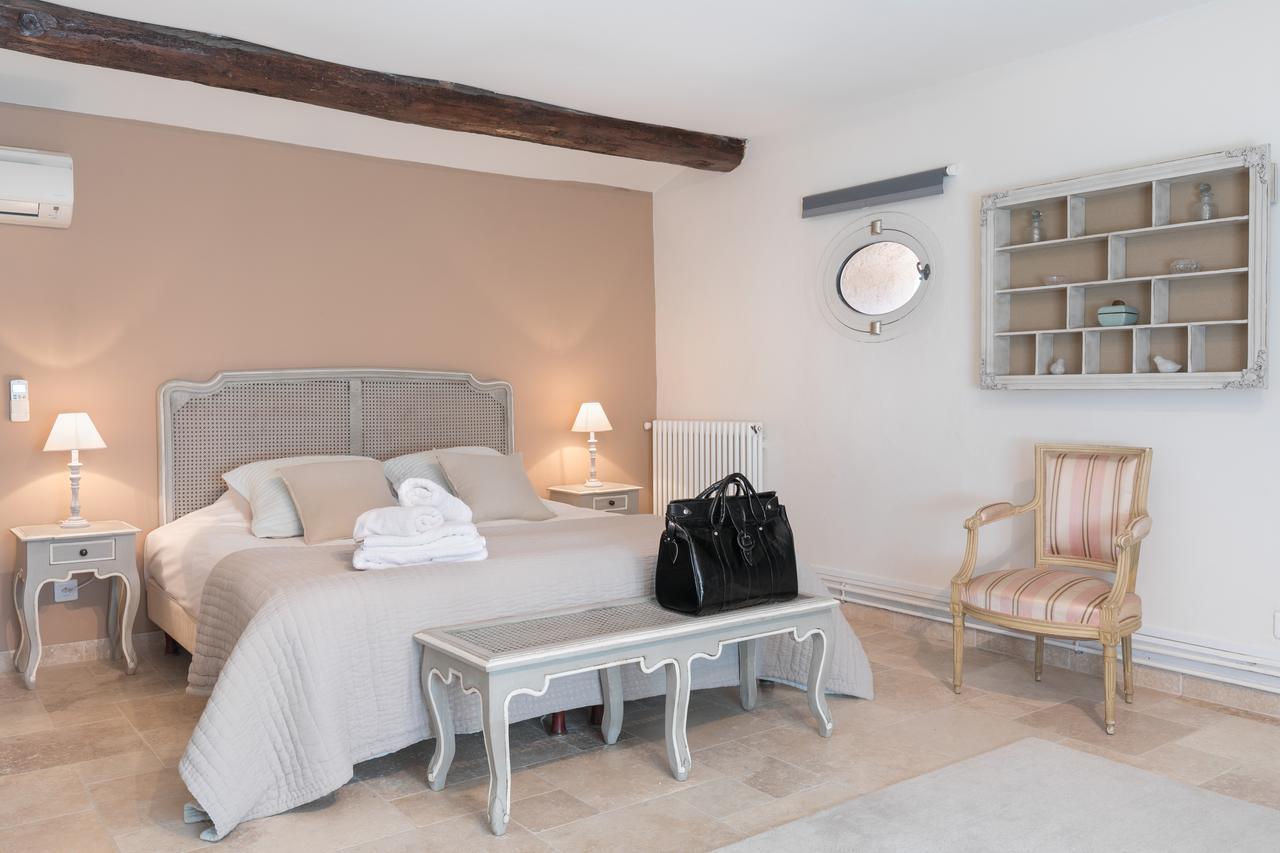 Chateau Des Bertrands Le Cannet des Maures Bagian luar foto