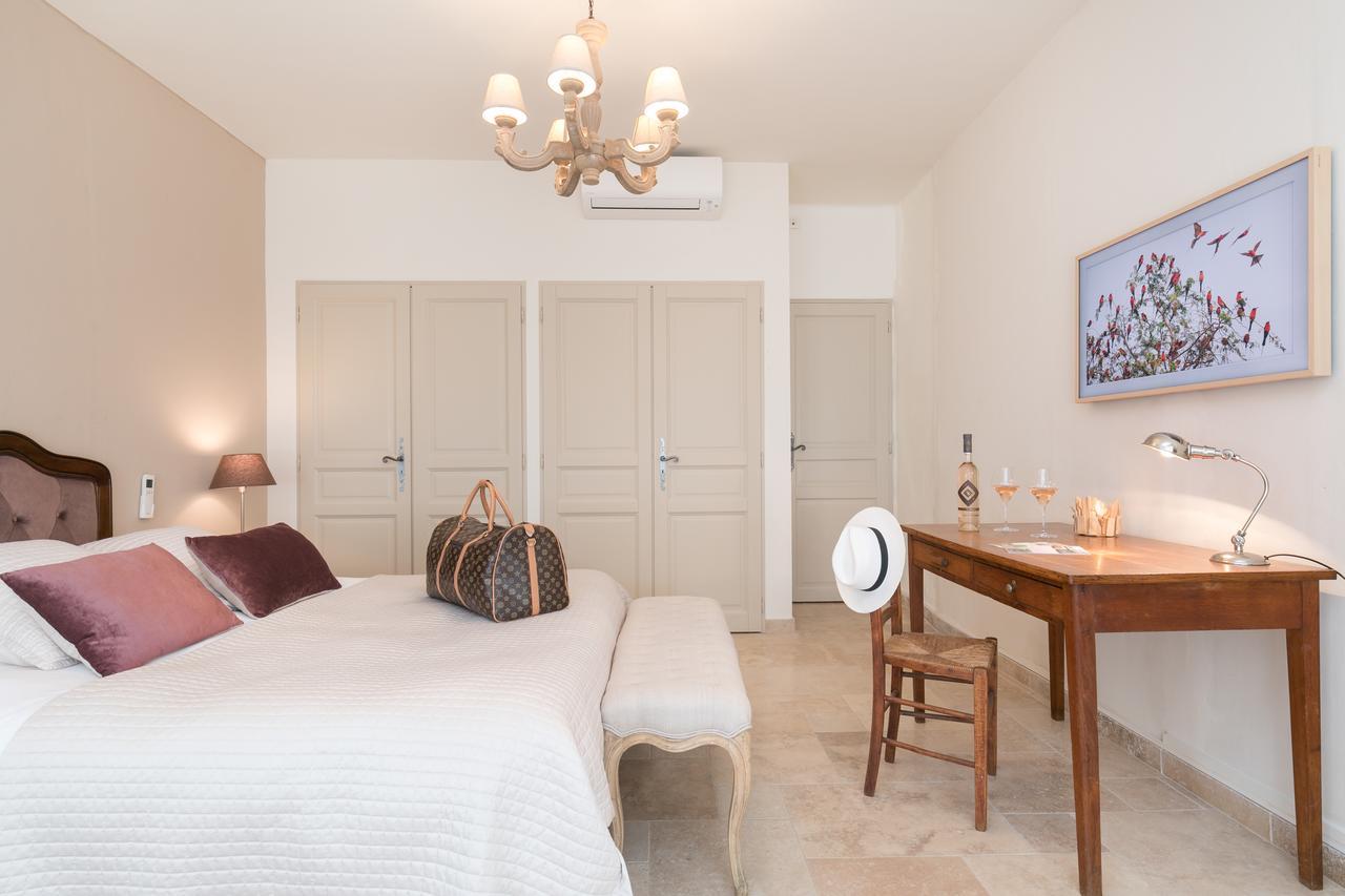Chateau Des Bertrands Le Cannet des Maures Bagian luar foto