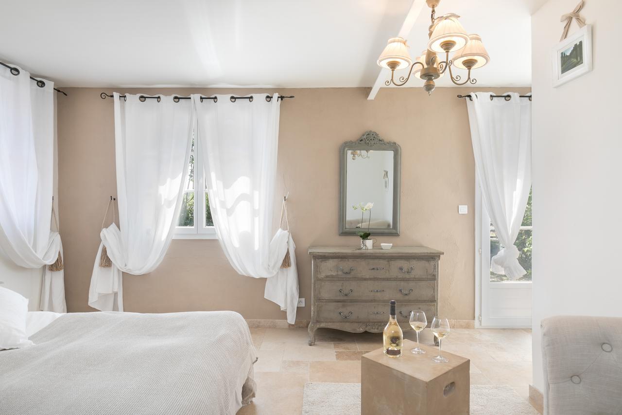 Chateau Des Bertrands Le Cannet des Maures Bagian luar foto