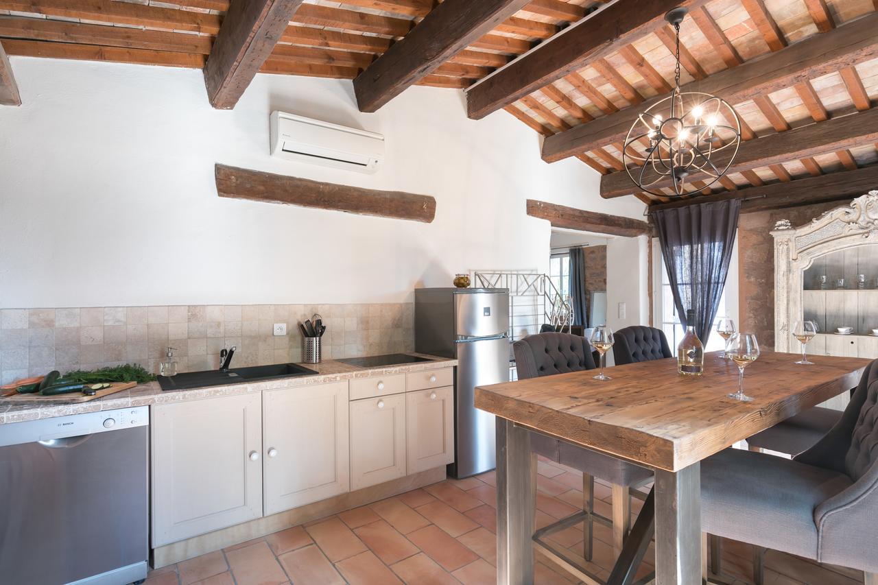 Chateau Des Bertrands Le Cannet des Maures Bagian luar foto