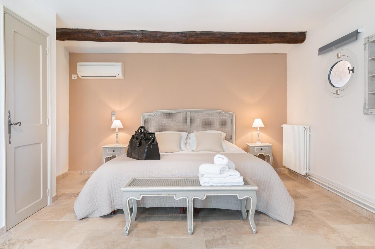 Chateau Des Bertrands Le Cannet des Maures Bagian luar foto