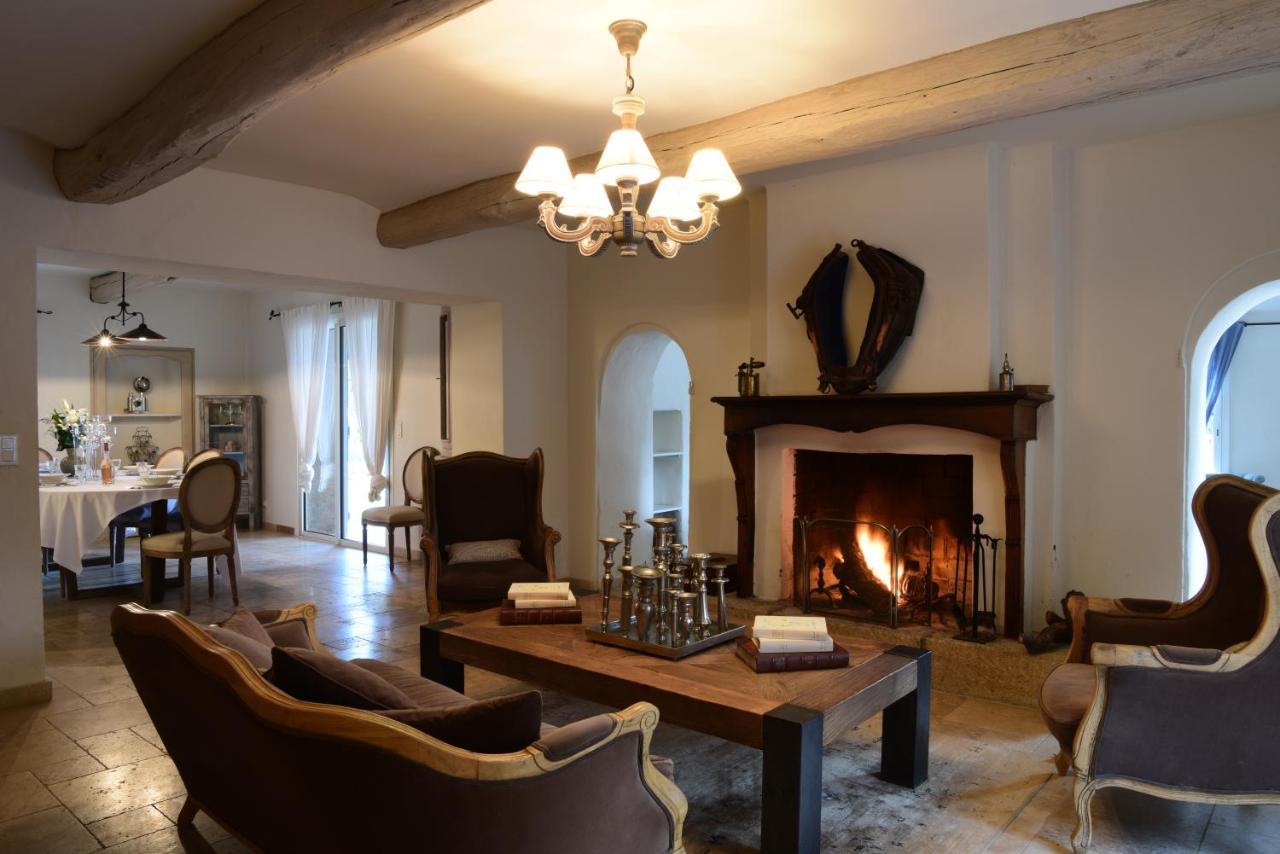 Chateau Des Bertrands Le Cannet des Maures Bagian luar foto